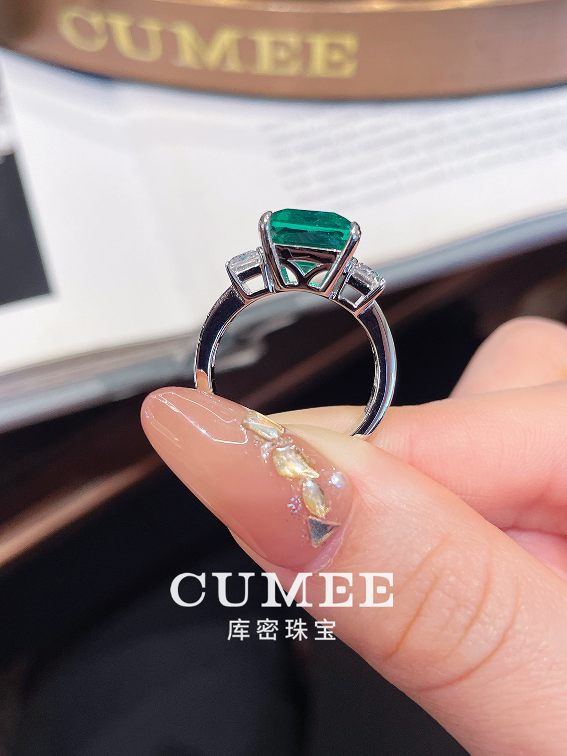 CUMEE Simple Classic Three Stone Rings Cultivated Synthetic Green Emerald Ring for Women Silver Plated Gold US Size 5-9