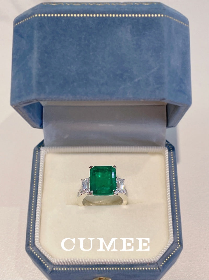 CUMEE Simple Classic Three Stone Rings Cultivated Synthetic Green Emerald Ring for Women Silver Plated Gold US Size 5-9