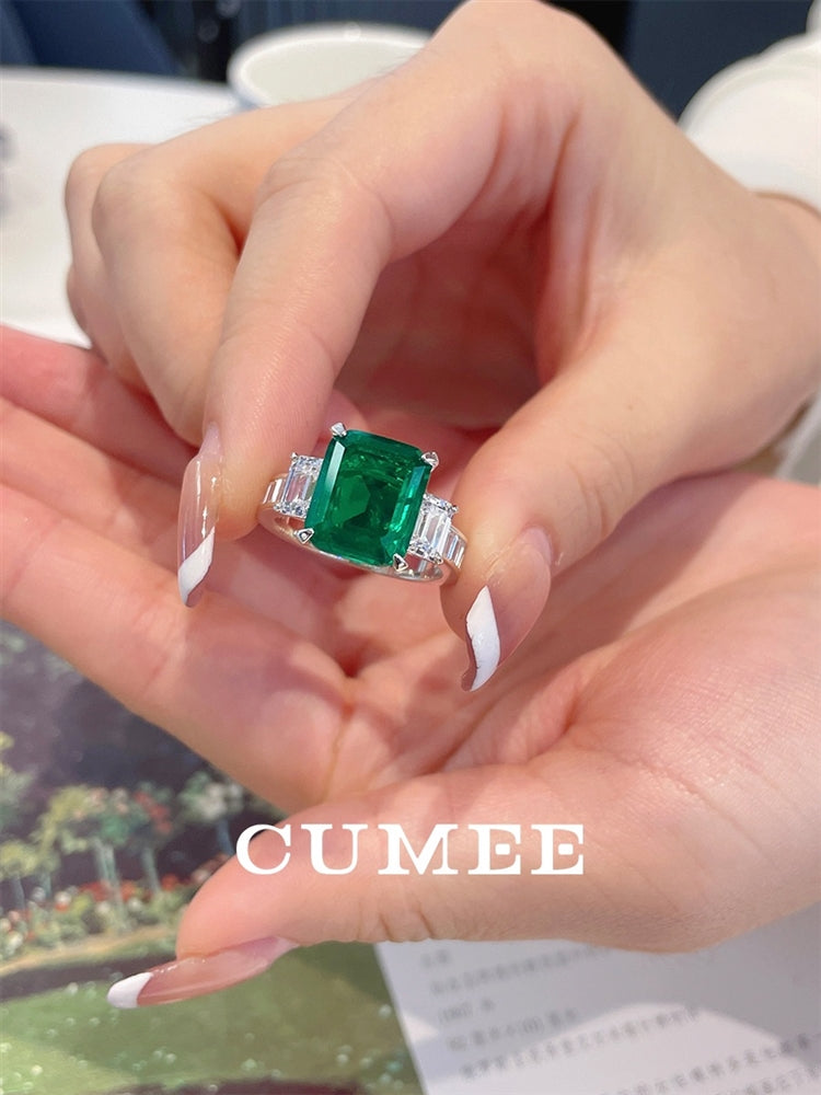CUMEE Simple Classic Three Stone Rings Cultivated Synthetic Green Emerald Ring for Women Silver Plated Gold US Size 5-9