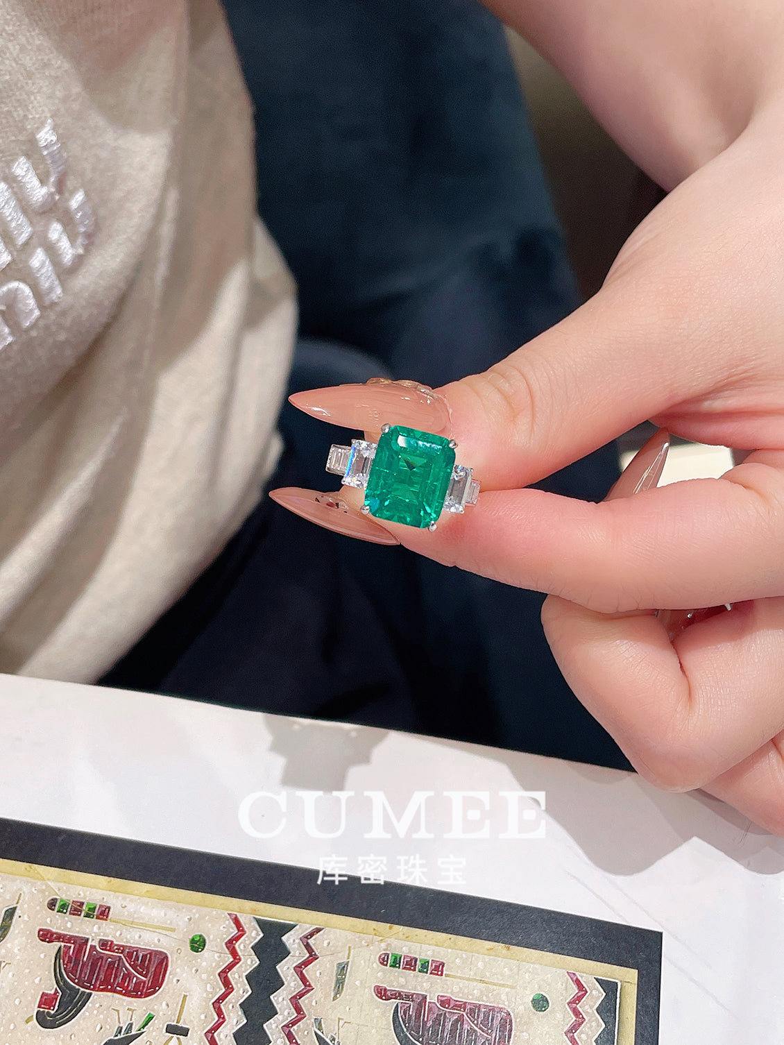 CUMEE Simple Classic Three Stone Rings Cultivated Synthetic Green Emerald Ring for Women Silver Plated Gold US Size 5-9