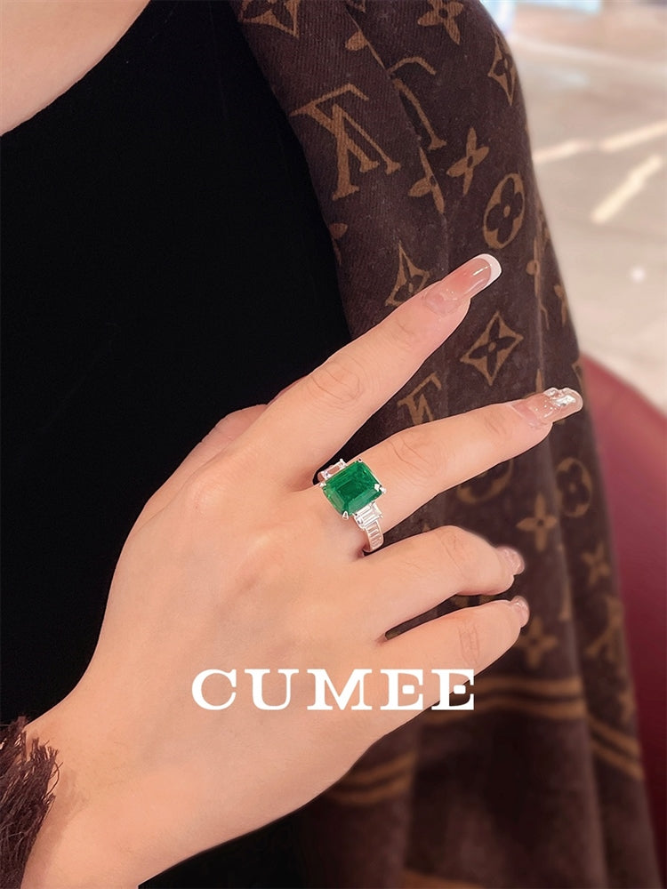 CUMEE Simple Classic Three Stone Rings Cultivated Synthetic Green Emerald Ring for Women Silver Plated Gold US Size 5-9