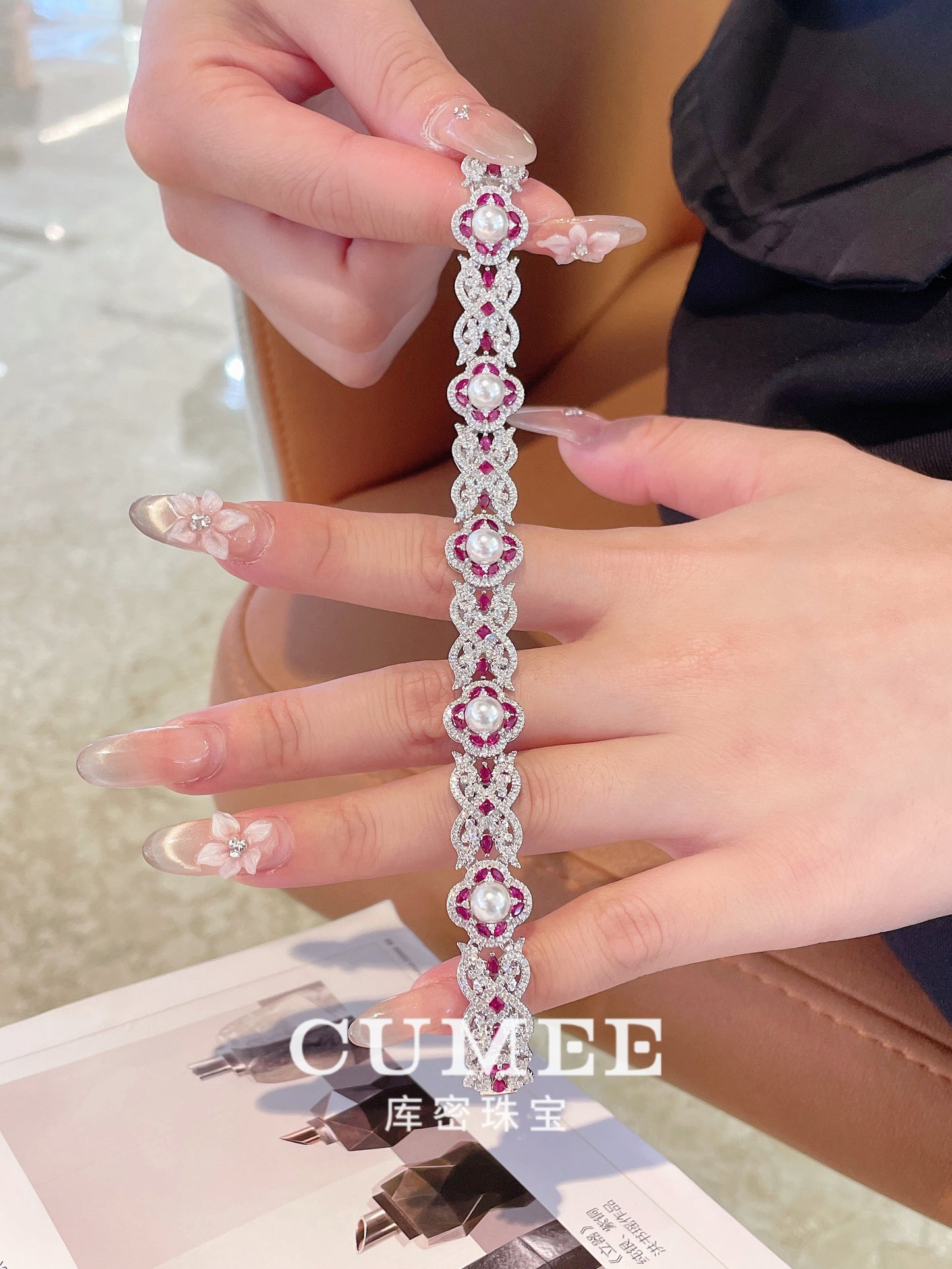 CUMEE Classical Women's Bracelet Fashion Synthetic Bead Simulated Pearls Bracelet. Silver-plated Gold