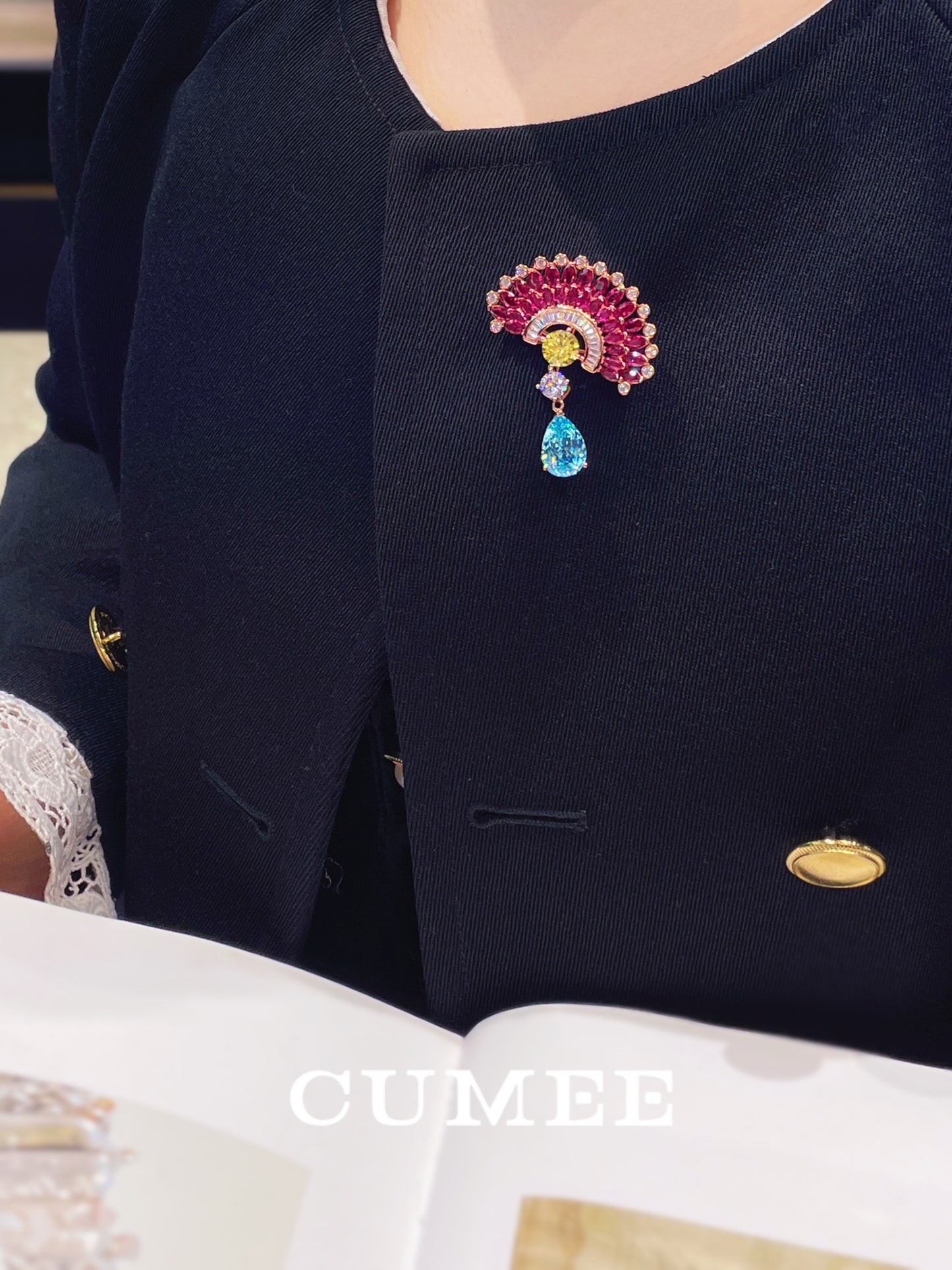 CUMEE 925 Silver Retro Design Brooch for Women Cultivates Synthetic Gemstones Gold-plated AAAAA Cubic Zirconia gemstone