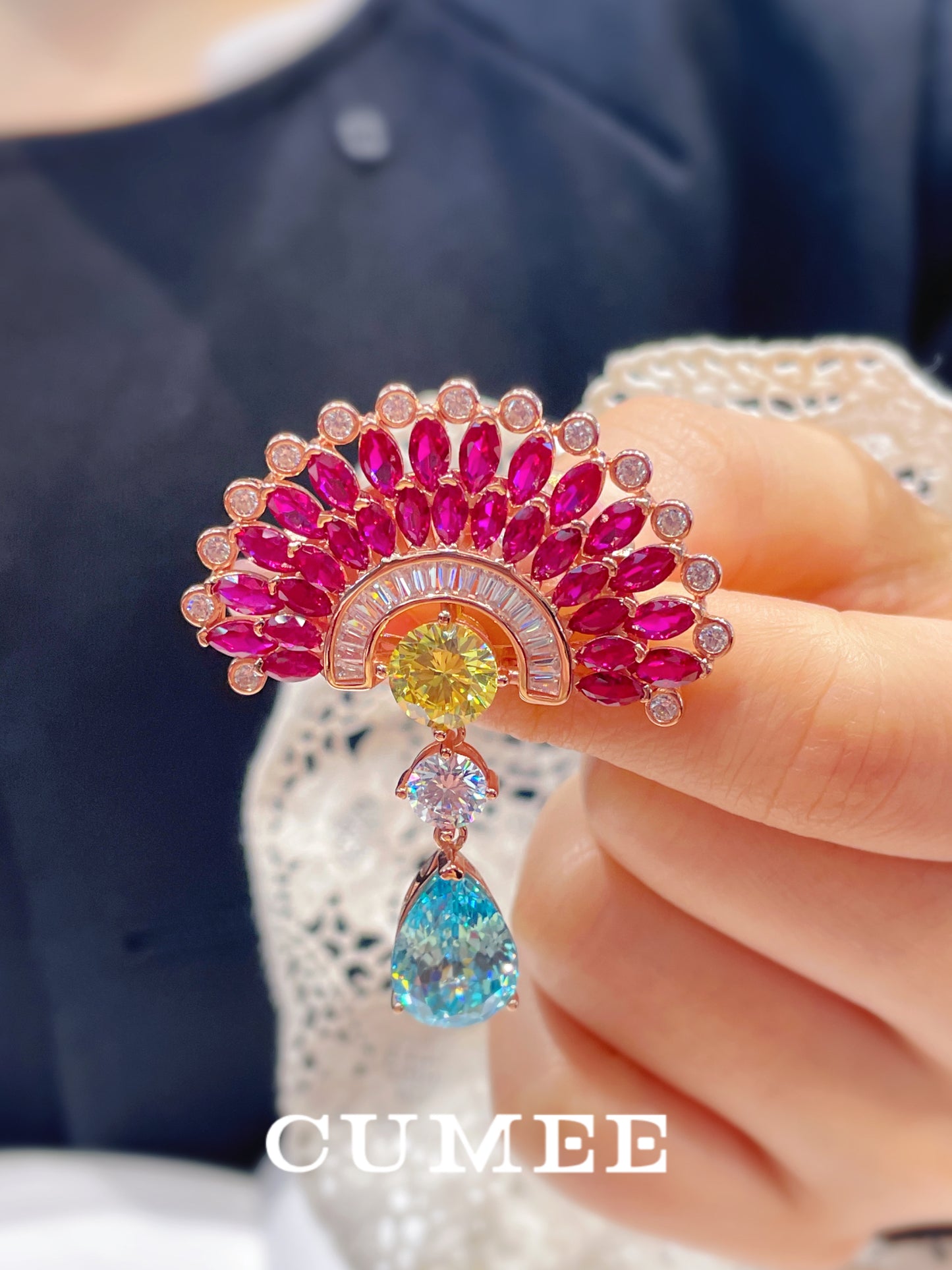 CUMEE 925 Silver Retro Design Brooch for Women Cultivates Synthetic Gemstones Gold-plated AAAAA Cubic Zirconia gemstone